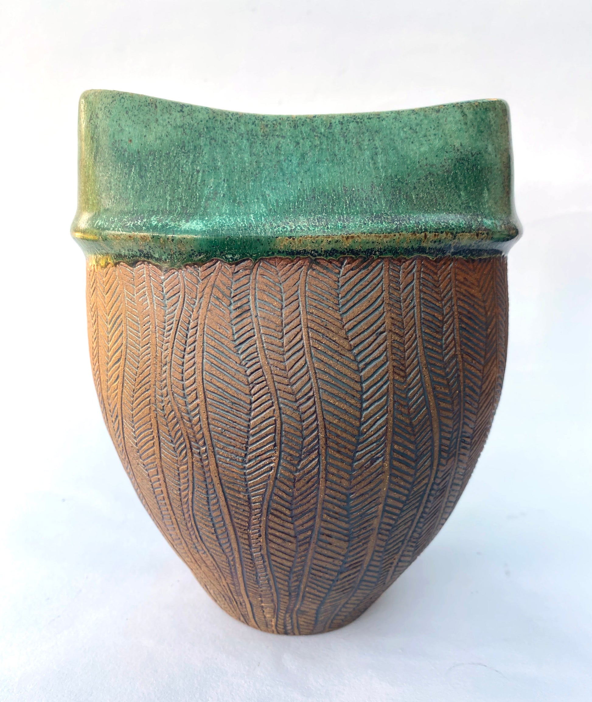 Herringbone eliptical vase 18cms